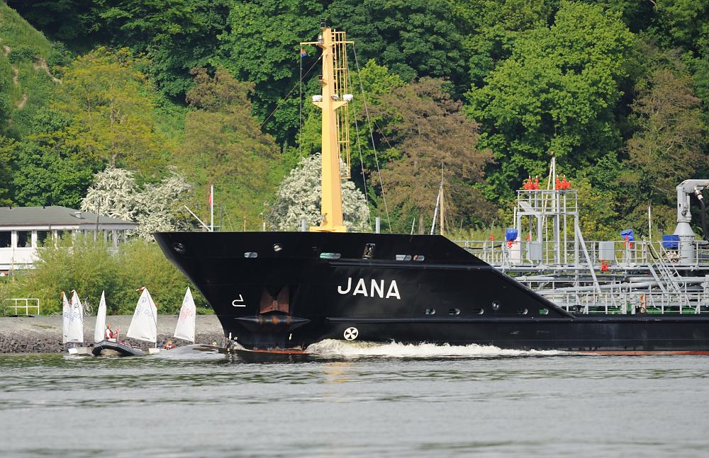 4362 Tanker JANA auf der Elbe Hoehe Hamburg Blankenese | Schiffsbilder Hamburger Hafen - Schiffsverkehr Elbe